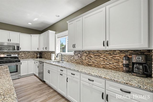 2902 Woodridge Circle, Grand Rapids, MI 49525