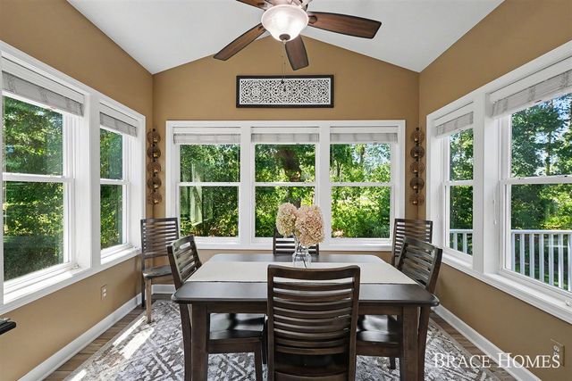 2902 Woodridge Circle, Grand Rapids, MI 49525