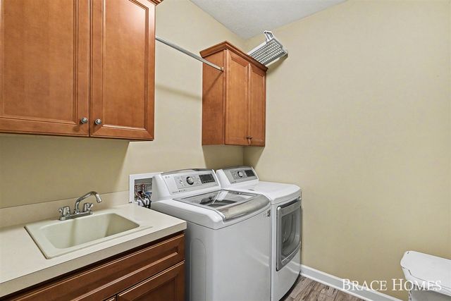 2902 Woodridge Circle, Grand Rapids, MI 49525