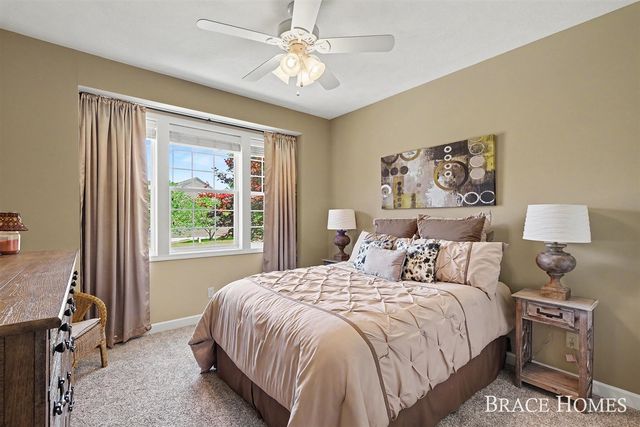 2902 Woodridge Circle, Grand Rapids, MI 49525