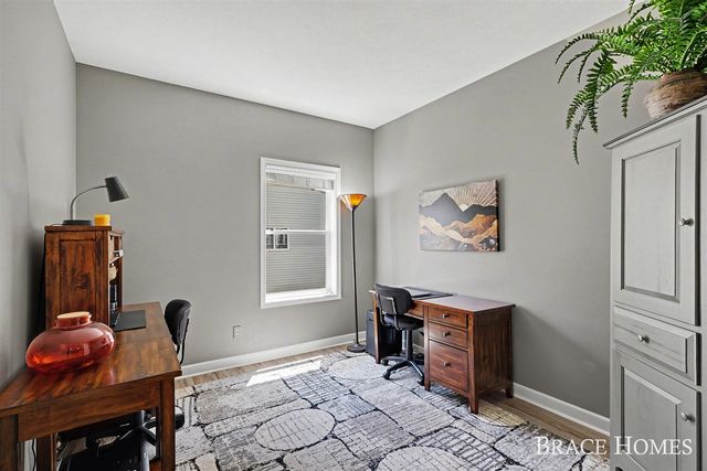 2902 Woodridge Circle, Grand Rapids, MI 49525