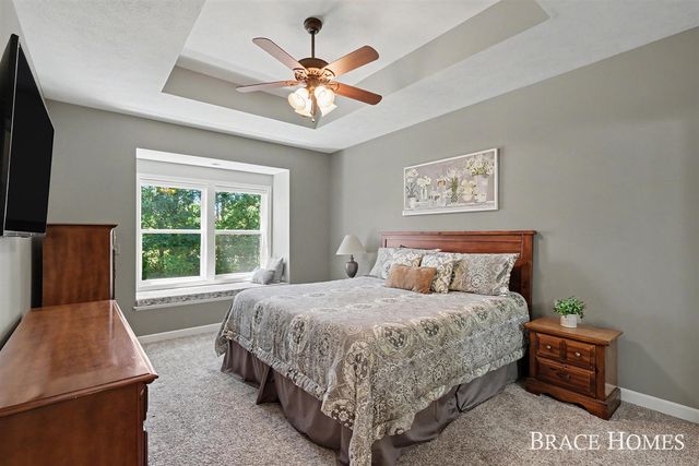 2902 Woodridge Circle, Grand Rapids, MI 49525