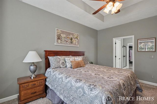 2902 Woodridge Circle, Grand Rapids, MI 49525