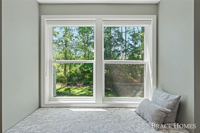 2902 Woodridge Circle, Grand Rapids, MI 49525
