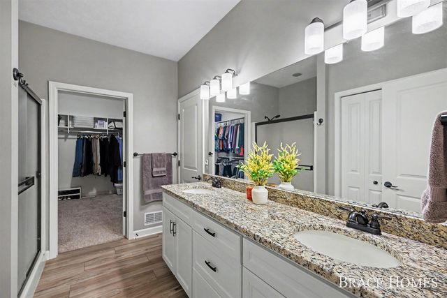 2902 Woodridge Circle, Grand Rapids, MI 49525