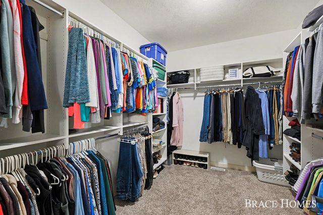 2902 Woodridge Circle, Grand Rapids, MI 49525