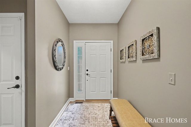 2902 Woodridge Circle, Grand Rapids, MI 49525