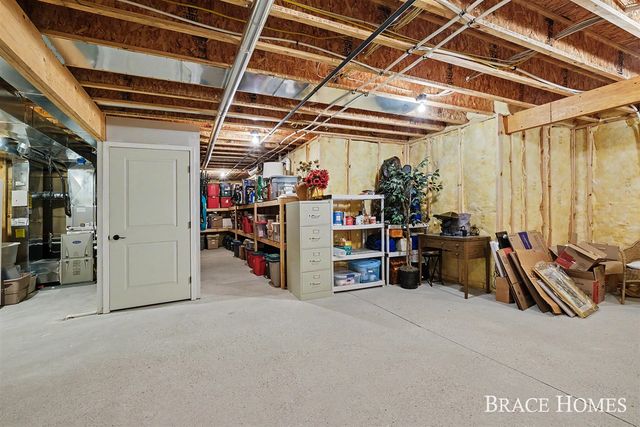 2902 Woodridge Circle, Grand Rapids, MI 49525
