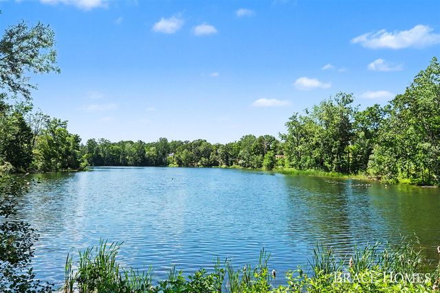 2902 Woodridge Circle, Grand Rapids, MI 49525