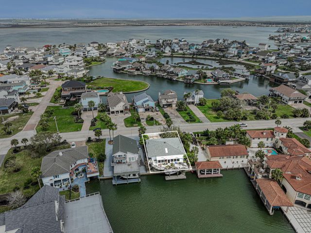 1435 Tiki Drive, Tiki Island, TX 77554