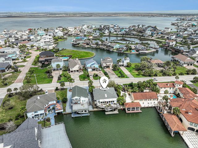 1435 Tiki Drive, Tiki Island, TX 77554