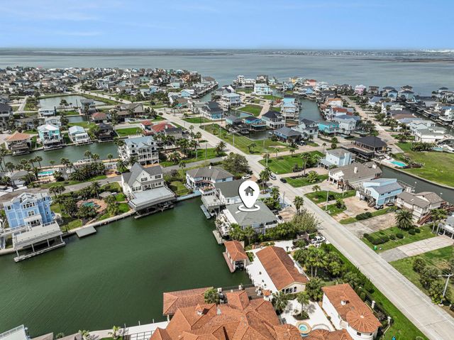 1435 Tiki Drive, Tiki Island, TX 77554