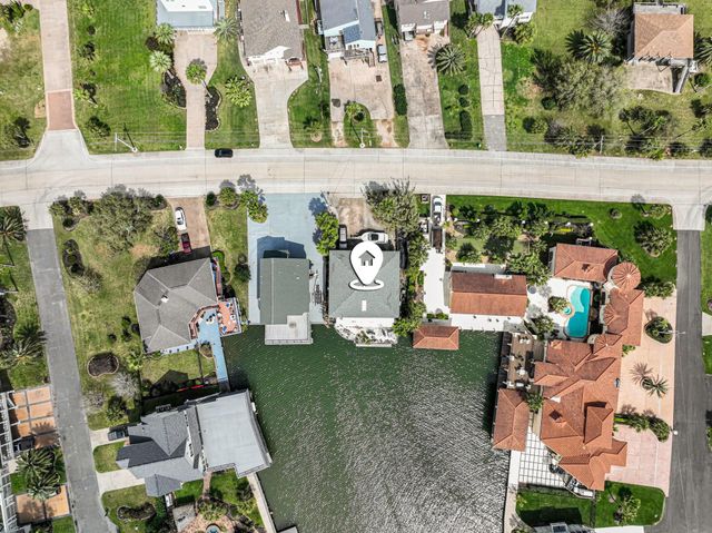 1435 Tiki Drive, Tiki Island, TX 77554