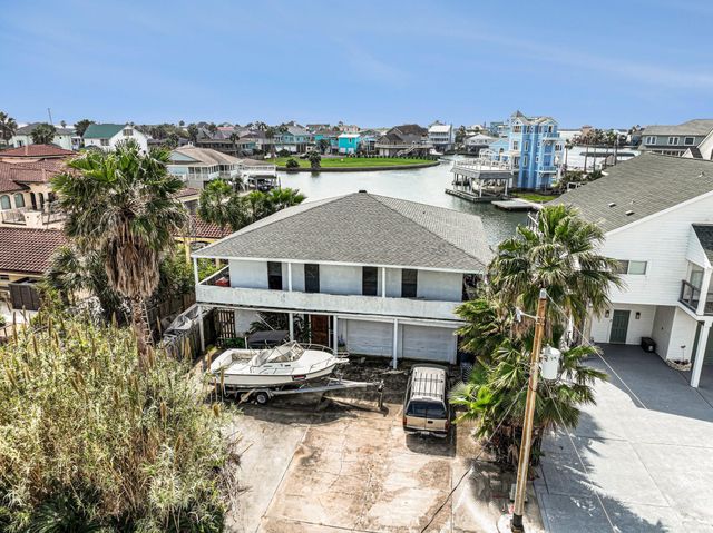 1435 Tiki Drive, Tiki Island, TX 77554