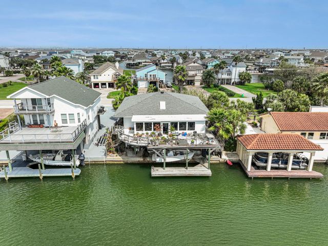 1435 Tiki Drive, Tiki Island, TX 77554