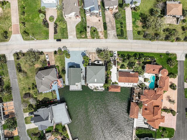 1435 Tiki Drive, Tiki Island, TX 77554