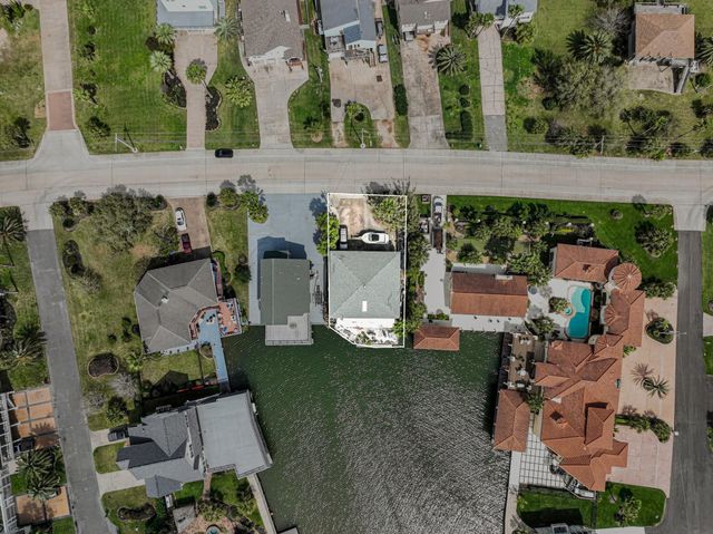 1435 Tiki Drive, Tiki Island, TX 77554