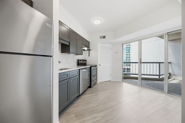900 19th Ave S Apt 1001, Nashville, TN 37212