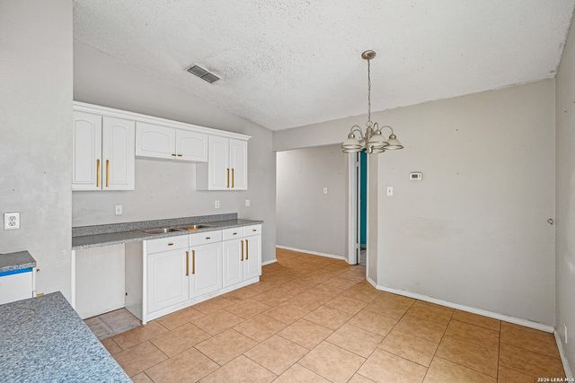 10055 Amber Field, San Antonio, TX 78245
