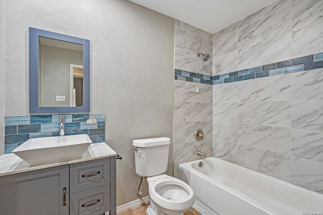 10055 Amber Field, San Antonio, TX 78245