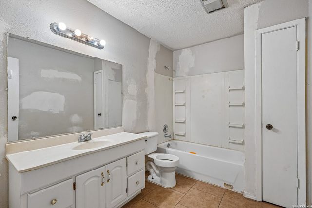 10055 Amber Field, San Antonio, TX 78245