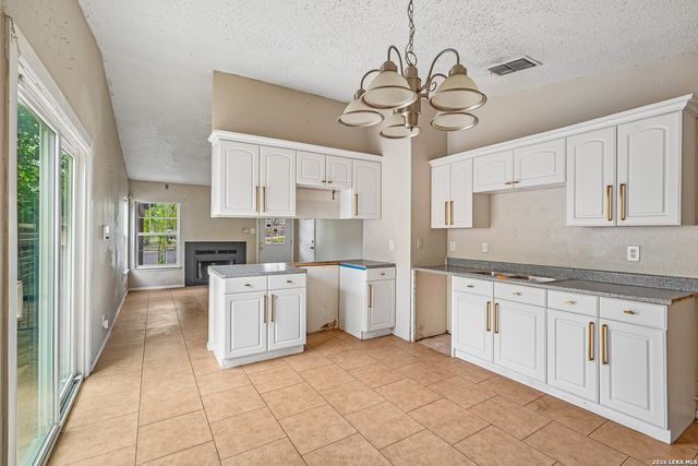 10055 Amber Field, San Antonio, TX 78245