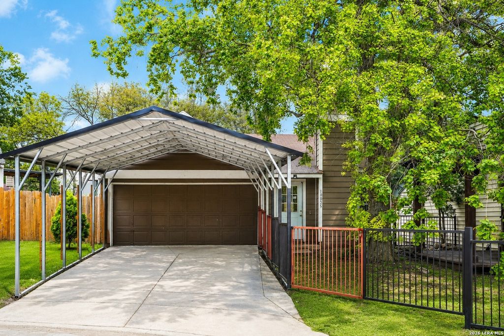 10055 Amber Field, San Antonio, TX 78245
