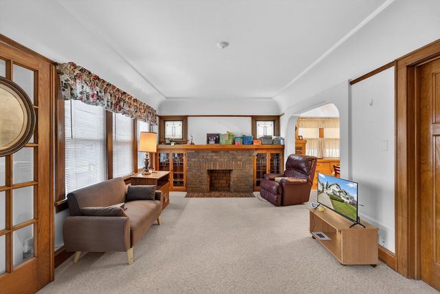325 N 71st STREET, Wauwatosa, WI 53213