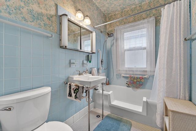 325 N 71st STREET, Wauwatosa, WI 53213