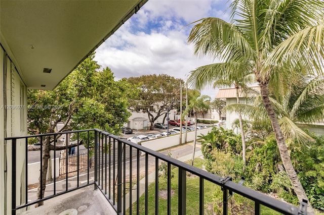 807 W Oakland Park Boulevard H12, Oakland Park, FL 33311