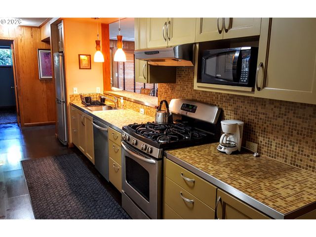 60 W 22ND Ave, Eugene, OR 97405