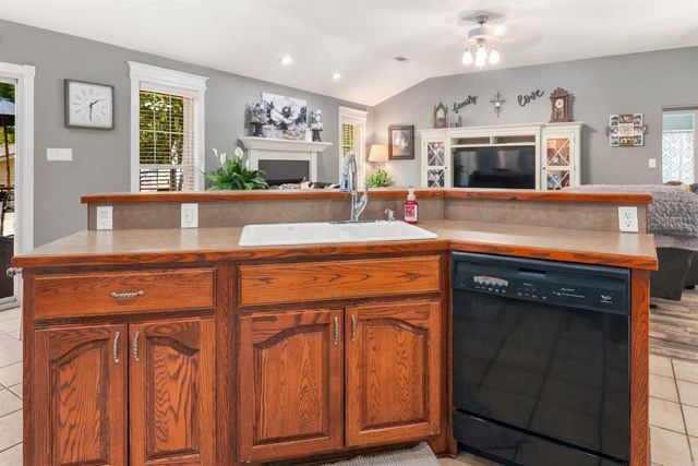 405 Lakeside Road, Hot Springs, AR 71901