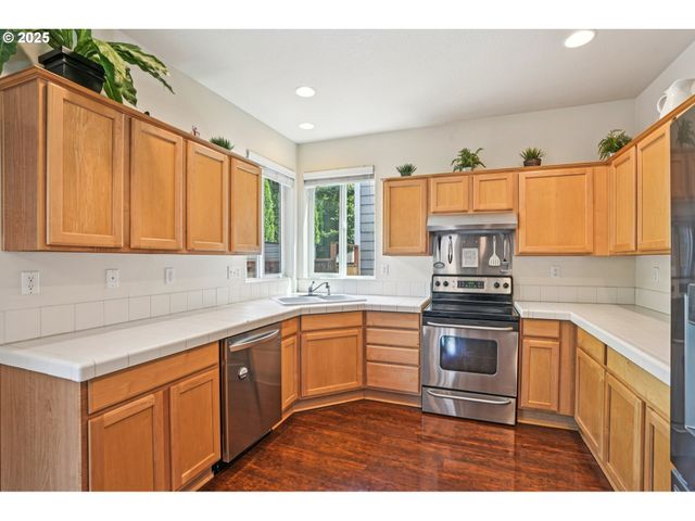 1025 Sw 19TH Way, Troutdale, OR 97060