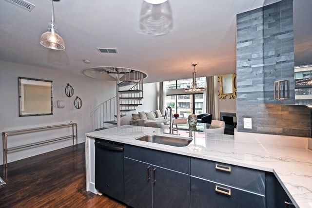 210 E 2nd Street, B, Covington, KY 41011