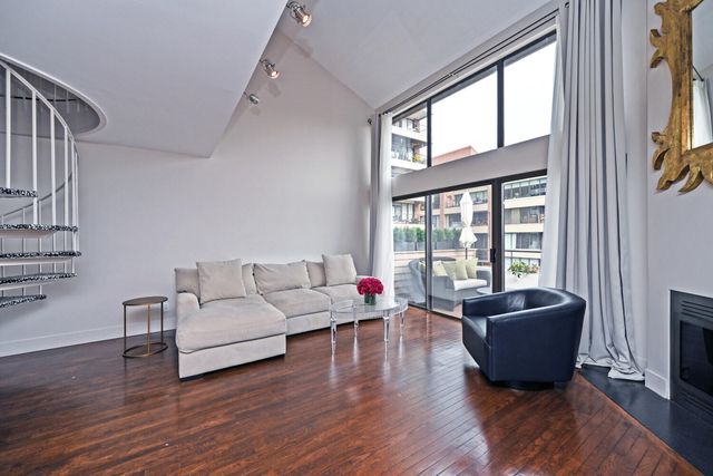 210 E 2nd Street, B, Covington, KY 41011
