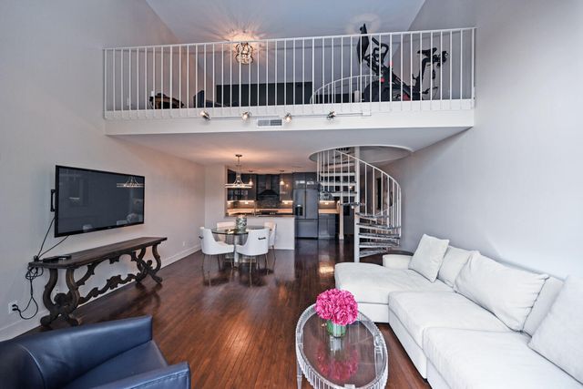 210 E 2nd Street, B, Covington, KY 41011