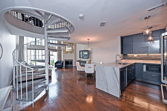 210 E 2nd Street, B, Covington, KY 41011