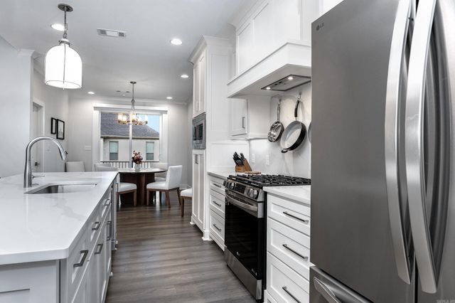 5 Woodlands Park Lane, Little Rock, AR 72211