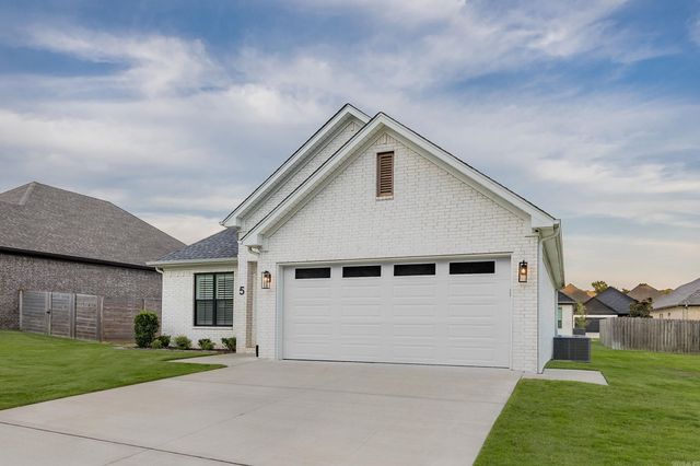5 Woodlands Park Lane, Little Rock, AR 72211