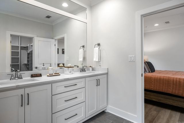 5 Woodlands Park Lane, Little Rock, AR 72211