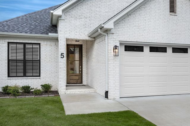 5 Woodlands Park Lane, Little Rock, AR 72211