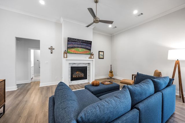 5 Woodlands Park Lane, Little Rock, AR 72211