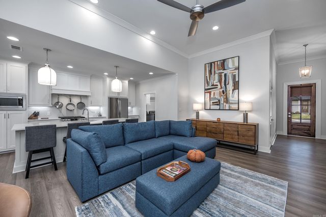 5 Woodlands Park Lane, Little Rock, AR 72211