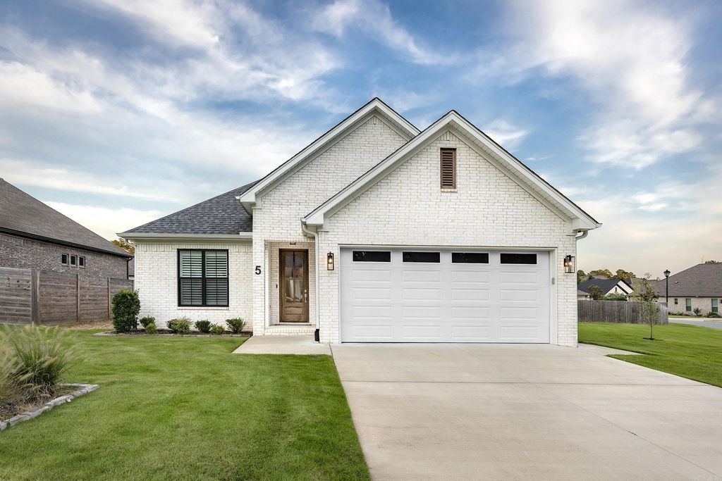 5 Woodlands Park Lane, Little Rock, AR 72211