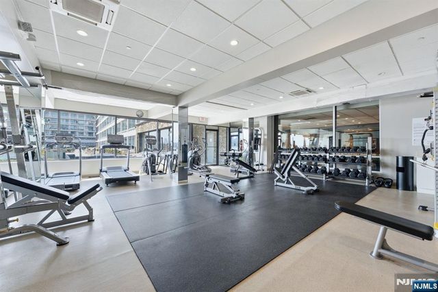 9 Somerset Lane 408, Edgewater, NJ 07020