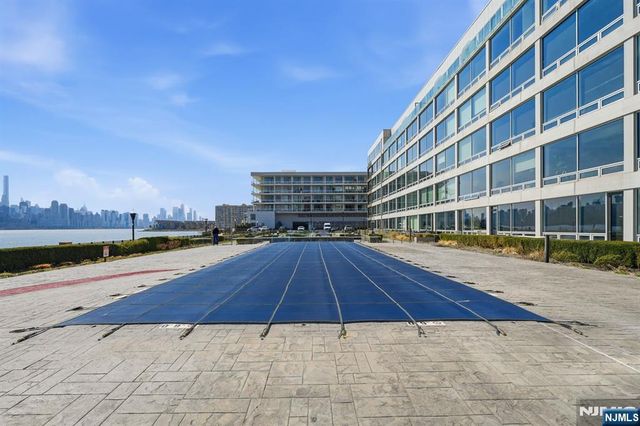 9 Somerset Lane 408, Edgewater, NJ 07020