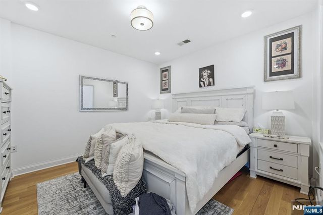 9 Somerset Lane 408, Edgewater, NJ 07020