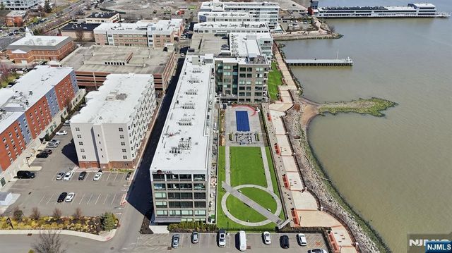 9 Somerset Lane 408, Edgewater, NJ 07020