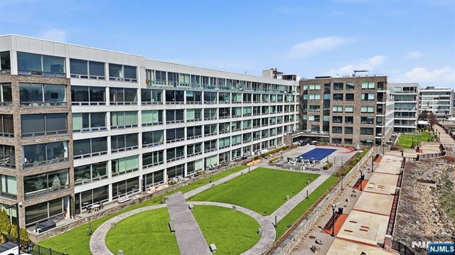 9 Somerset Lane 408, Edgewater, NJ 07020