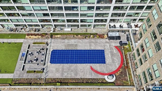 9 Somerset Lane 408, Edgewater, NJ 07020